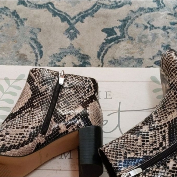 Marc Fisher snakeskin ankle booties 6.5 - Picture 4 of 9